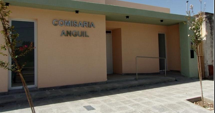 Cazadores agredieron a policiacuteas dentro de la comisariacutea de Anguil