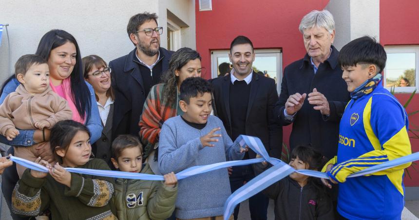 El Gobierno provincial entregoacute ocho viviendas en Quetrequeacuten y 25 en Rancul