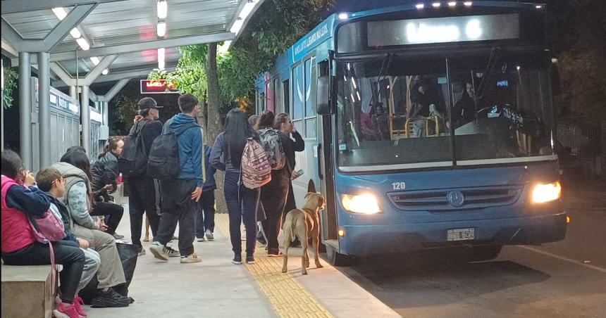 Provincia transfirioacute 225 millones para sostener el transporte escolar