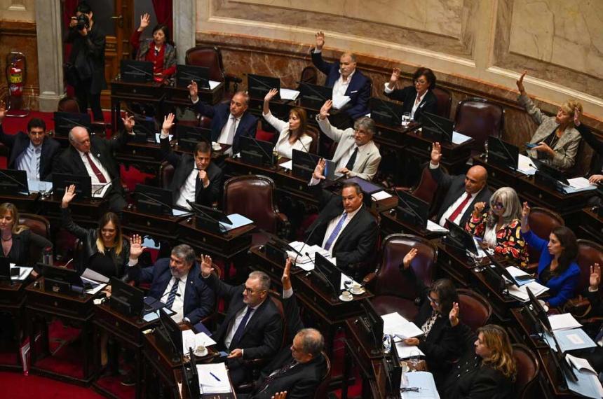 Vuelven a aumentar los sueldos de los senadores- cobraraacuten maacutes de 95 millones
