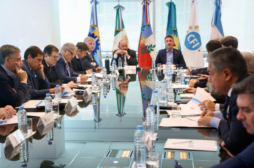 Gobernadores piden a Milei una reunioacuten para consensuar reforma fiscal