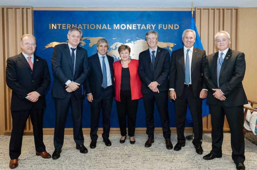 El Gobierno acordoacute con el FMI que la revisioacuten de metas sea a fines de julio
