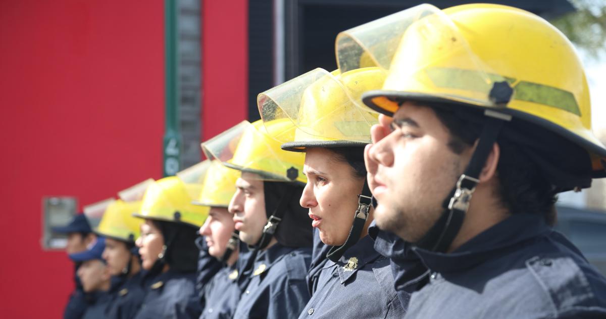 Diacutea del Bombero Voluntario- Una decisioacuten de vida una tarea loable 