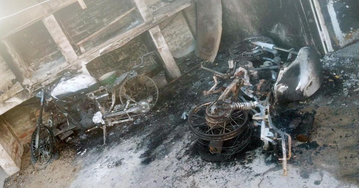 Investigan el incendio de dos motos en una vivienda de Catriloacute