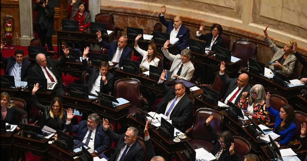 Vuelven a aumentar los sueldos de los senadores- cobraraacuten maacutes de 95 millones