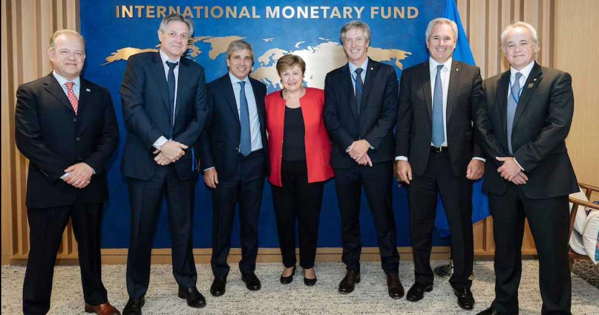 El Gobierno acordoacute con el FMI que la revisioacuten de metas sea a fines de julio