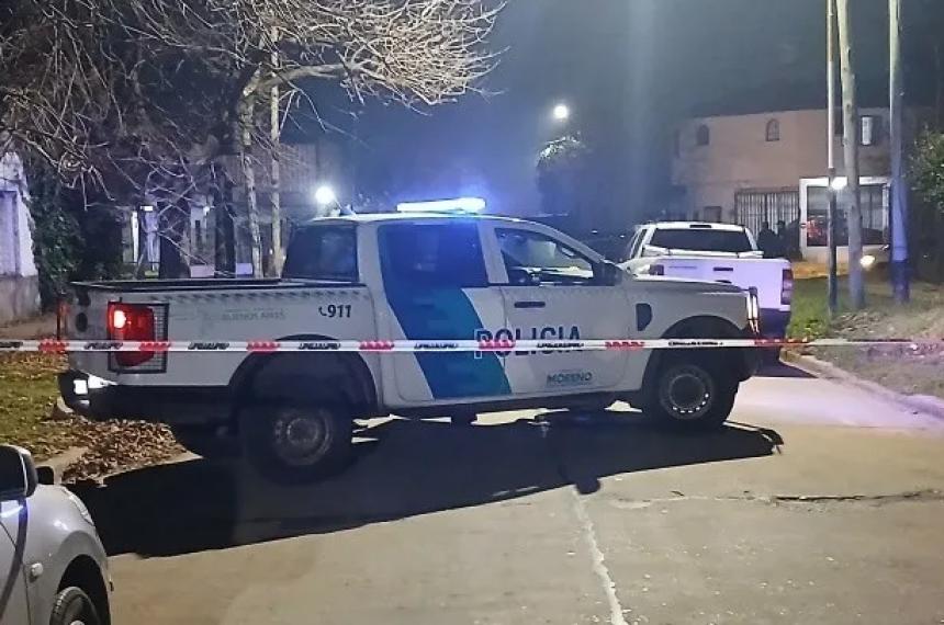 Despueacutes de 10 horas atrincherado se suicidoacute el policiacutea que matoacute a la novia de su ex pareja
