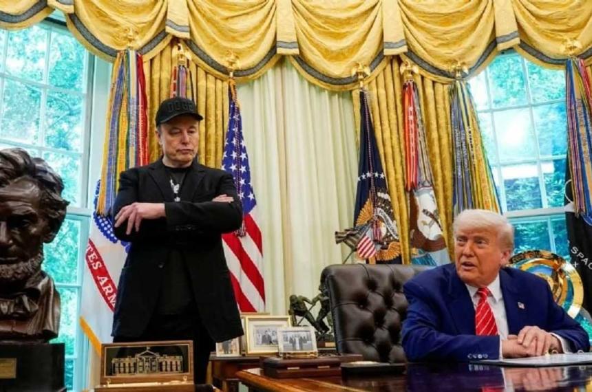 Elon Musk pidioacute el juicio poliacutetico a Donald Trump y estalloacute la guerra