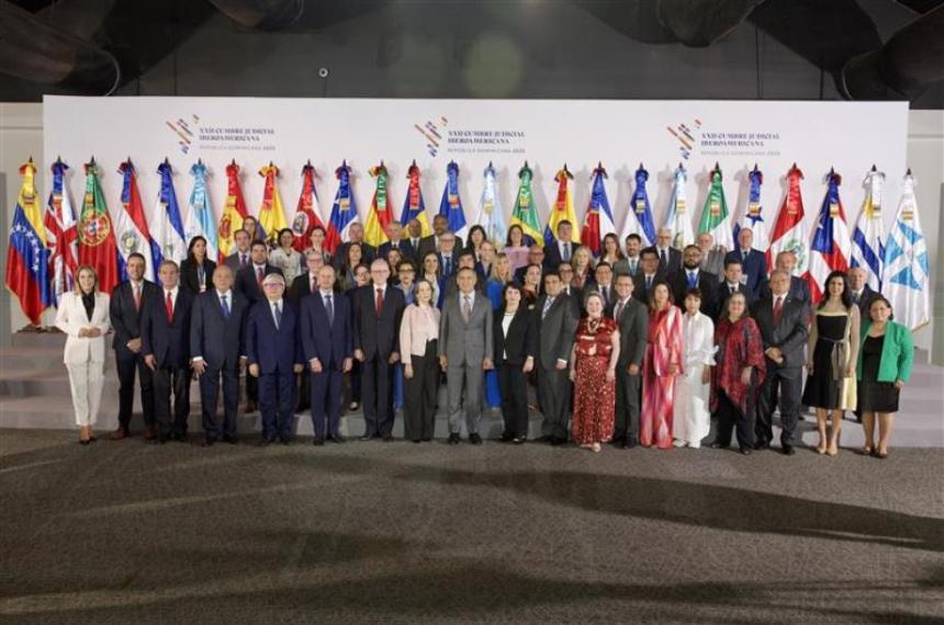 Fernaacutendez Mendiacutea reelecto en comisioacuten iberoamericana