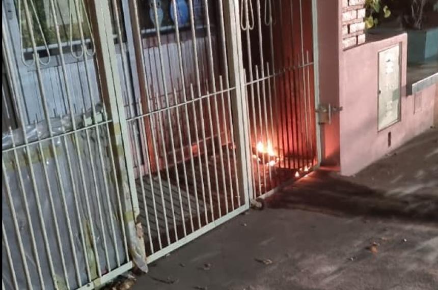 Arrojaron una bomba molotov contra una despensa en Santa Rosa