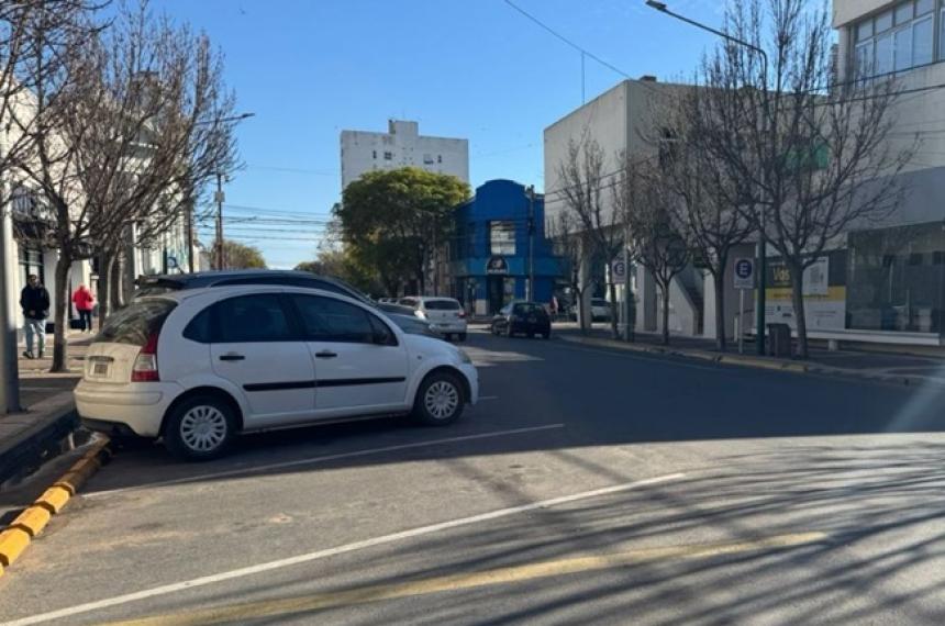 Empleado del Banco de la Pampa en Pico sufrioacute el robo de doacutelares de su auto