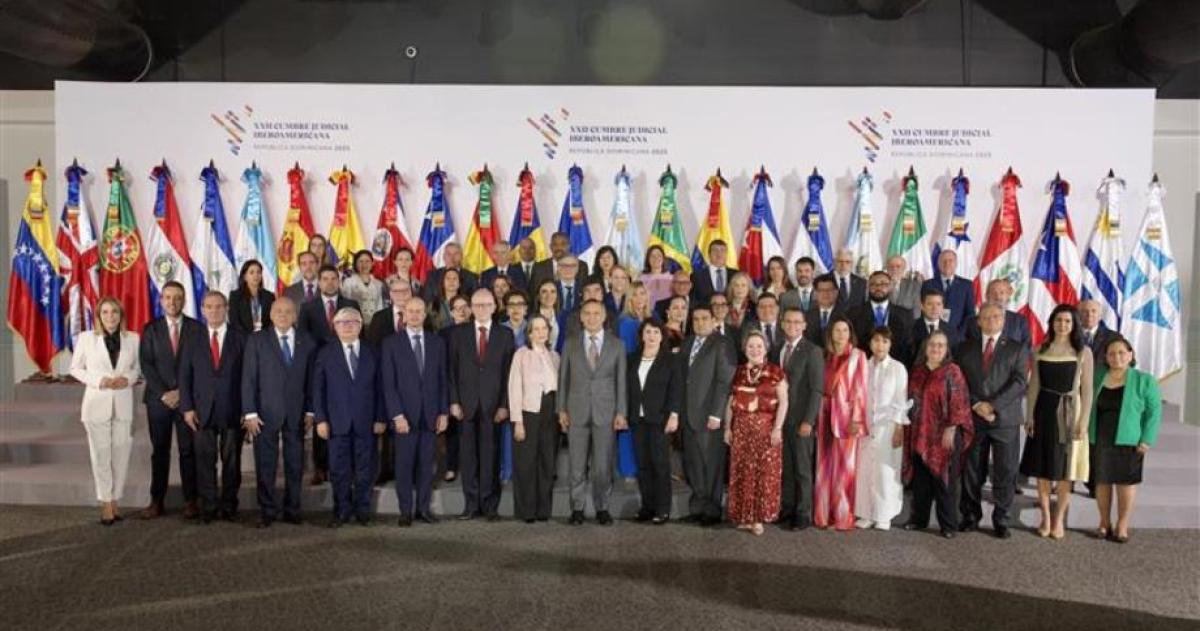 Fernaacutendez Mendiacutea reelecto en comisioacuten iberoamericana