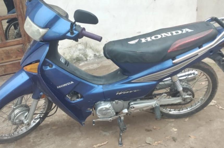 Roban moto de patio de vivienda en la Zona Norte