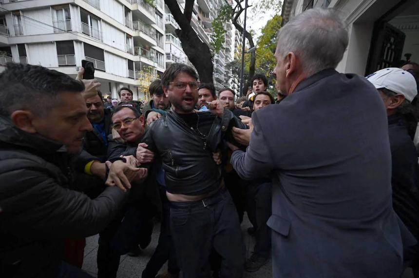 Detuvieron a Grabois tras ocupar el Instituto Juan Domingo Peroacuten