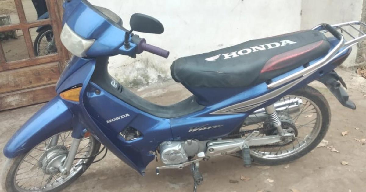 Roban moto de patio de vivienda en la Zona Norte