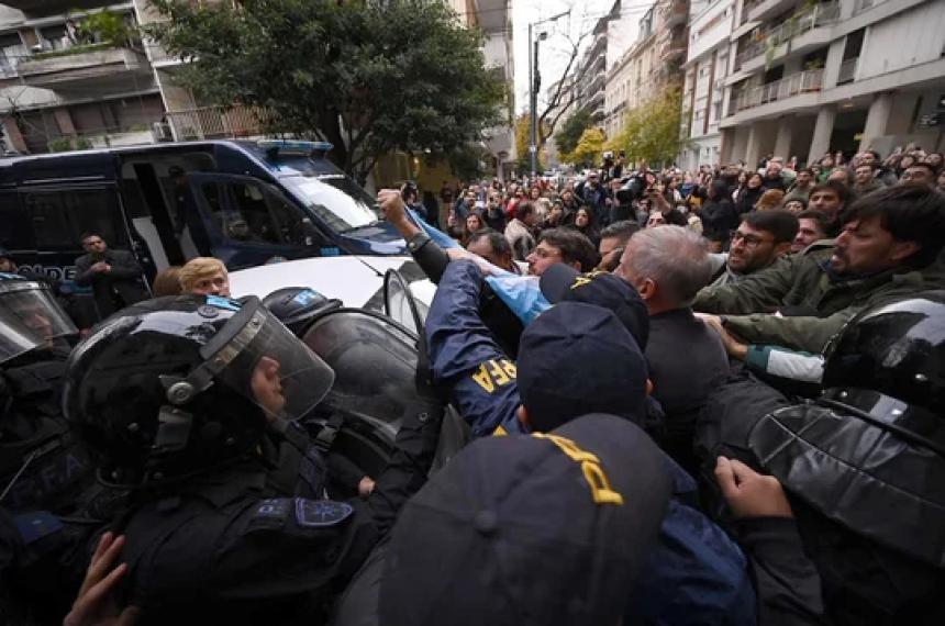 Tras pasar 12 horas detenido liberaron a Juan Grabois
