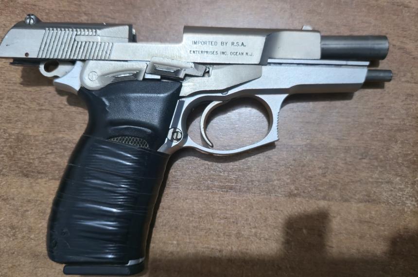 Un detenido por realizar disparos con una pistola 9 miliacutemetros