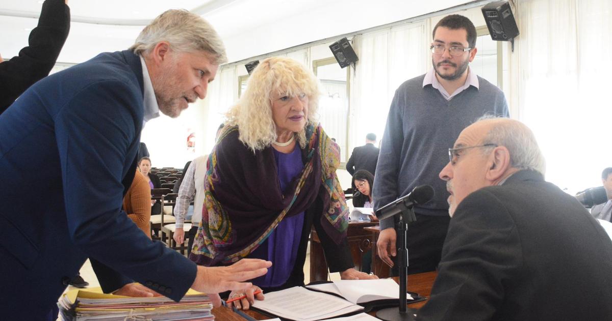 Dura respuesta a Bompadre- La casa tras tantas inundaciones ya no resistiacutea maacutes