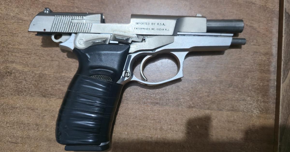 Un detenido por realizar disparos con una pistola 9 miliacutemetros
