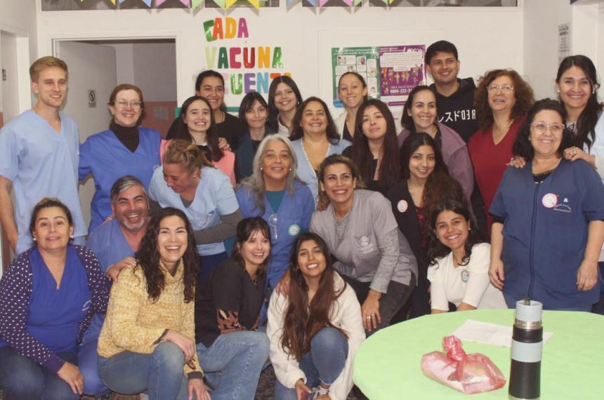 Estudiantes de Comunicacioacuten Social en jornada comunitaria en Villa Santillaacuten