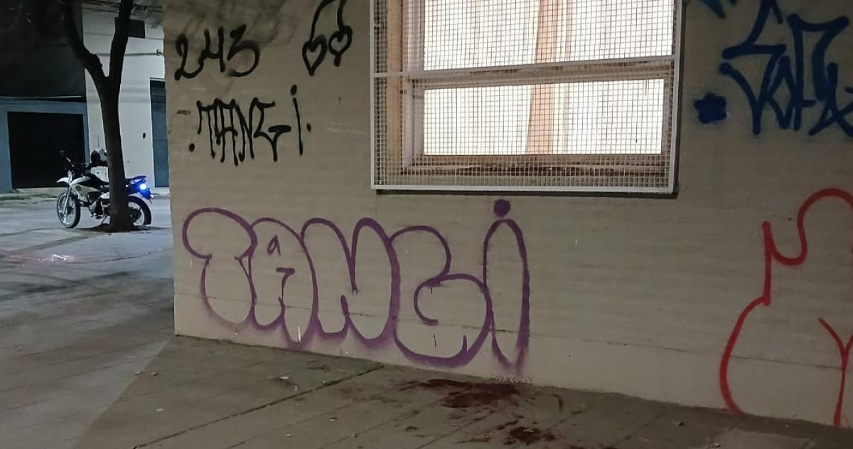 Los tres acusados de apuntildealar al alumno seguiraacuten detenidos