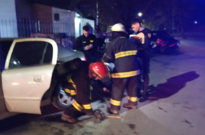 Ataque incendiario contra un auto en Pico- sospechan de dos motociclistas
