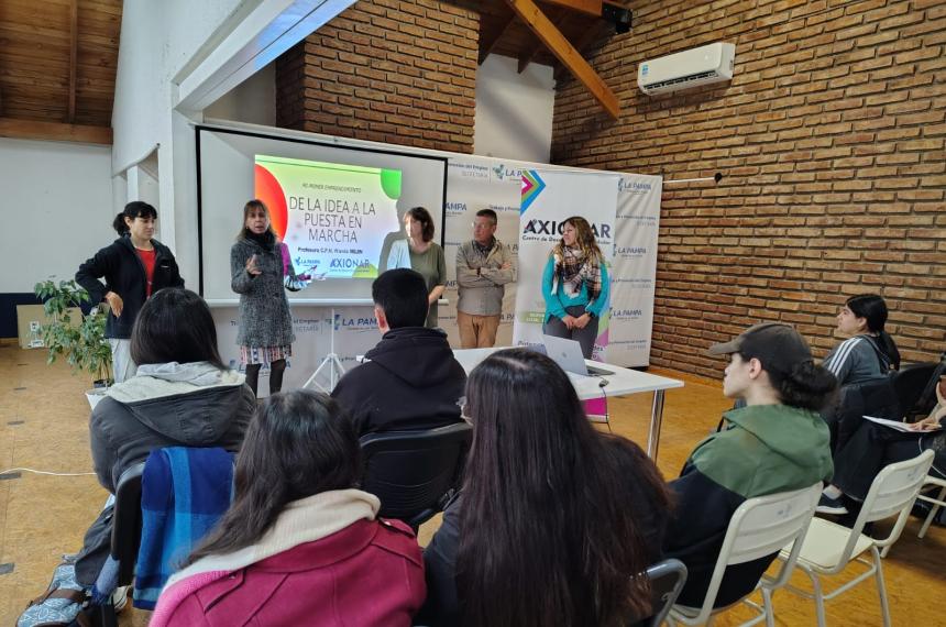 Forman adolescentes para un primer emprendimiento productivo