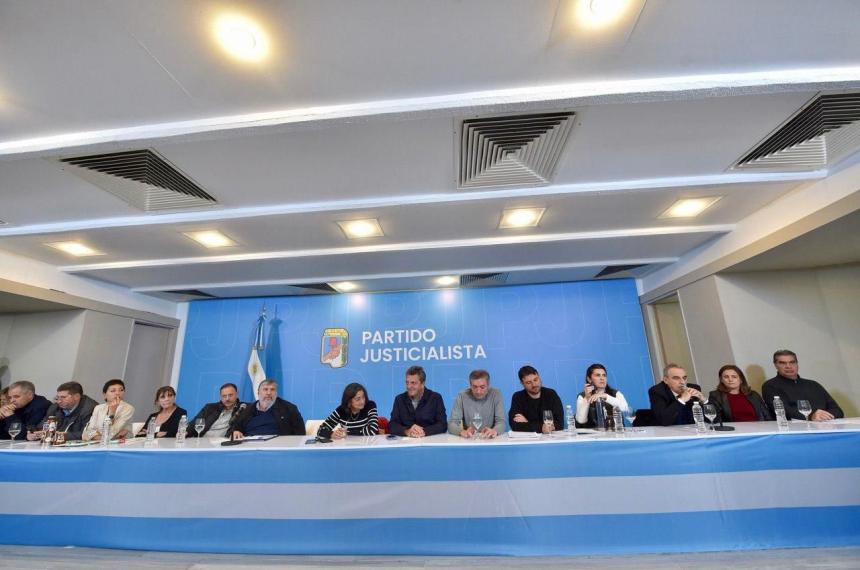 Con presencia de Massa Grabois y Maacuteximo el PJ delineoacute su estrategia tras el fallo contra Cristina Kirchner