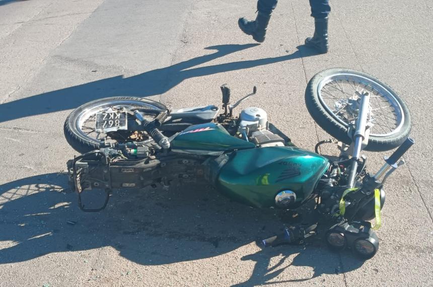 Un motociclista lesionado por un choque en Circunvalacioacuten y Bernasconi
