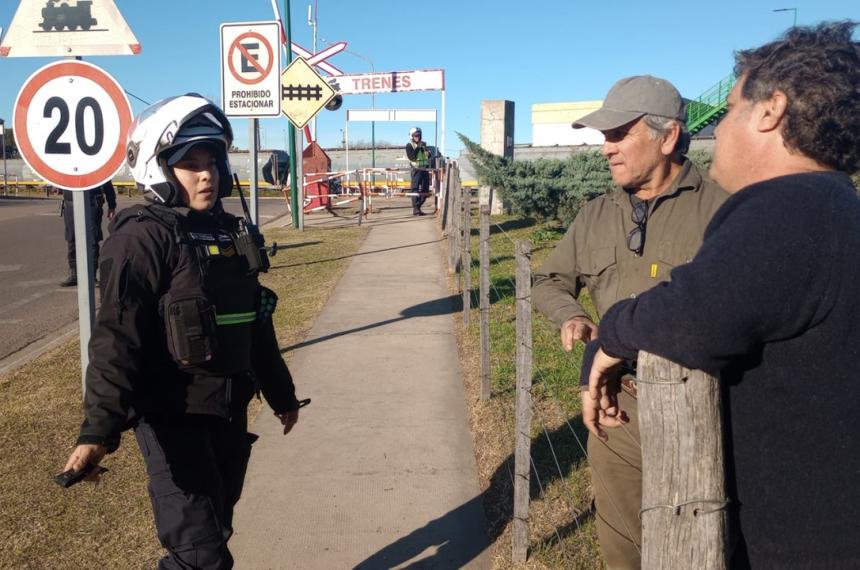 Quisieron colocar un cartel en apoyo a Cristina y terminaron denunciados por Dantildeo al Estado