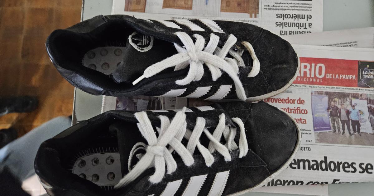 Cuatro menores demorados por agresioacuten y robo de zapatillas