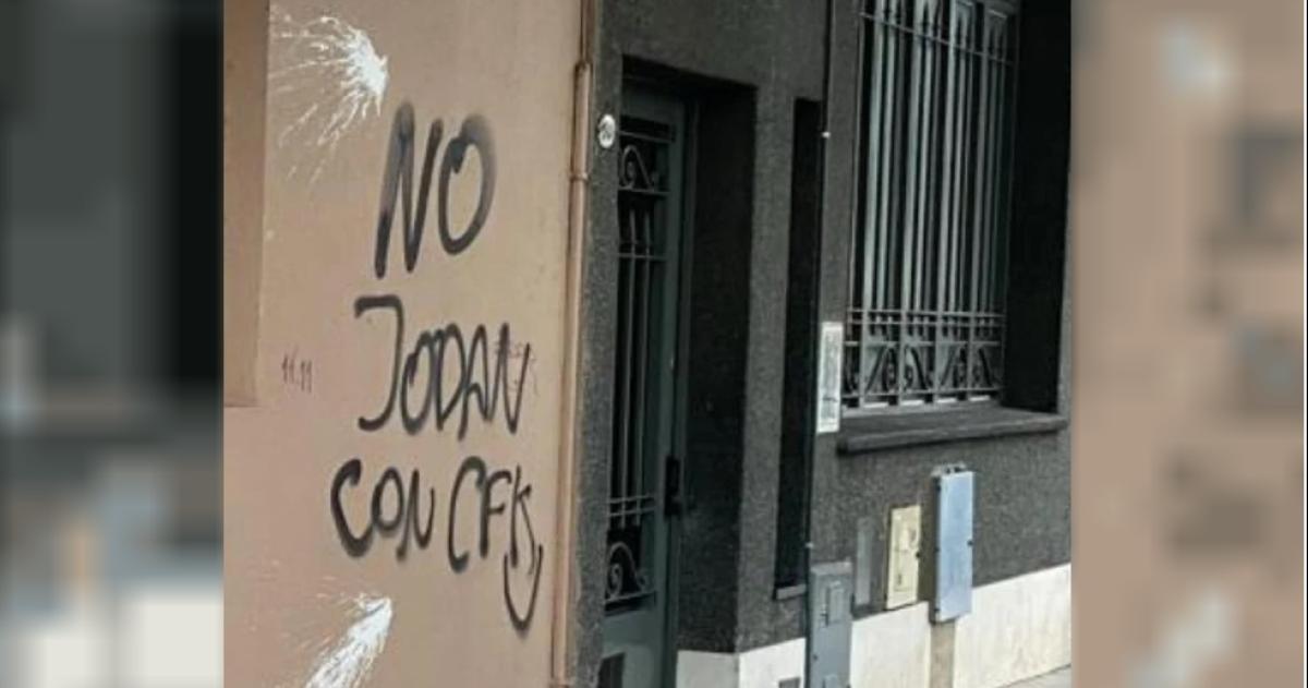 Atacaron el edificio de Radio Rivadavia en Buenos Aires