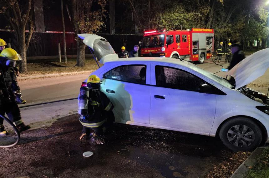 Intentaron quemar otros dos autos en Pico