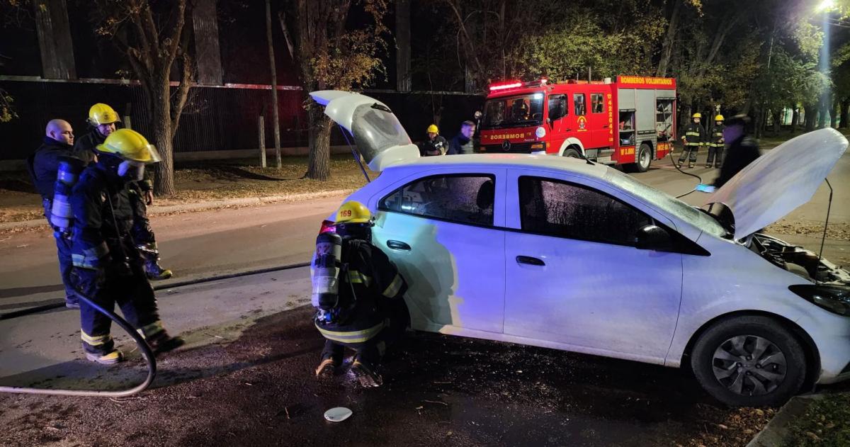 Intentaron quemar otros dos autos en Pico