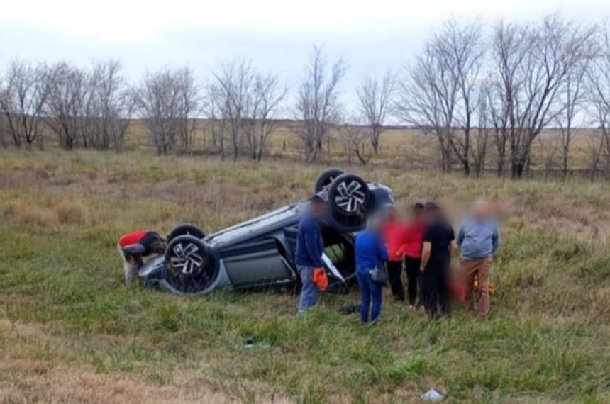 Vuelco sin heridos sobre la Ruta 35 