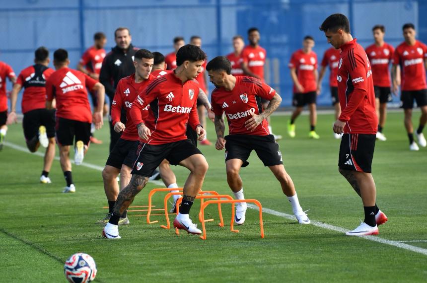  River enfrenta al Urawa Red Diamonds