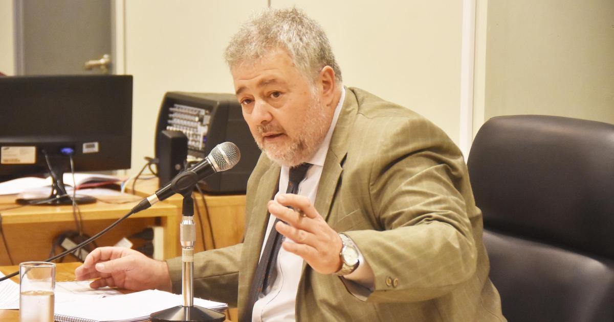 Tres antildeos de prisioacuten por estafar a dosadultos mayores con el cuento del nieto