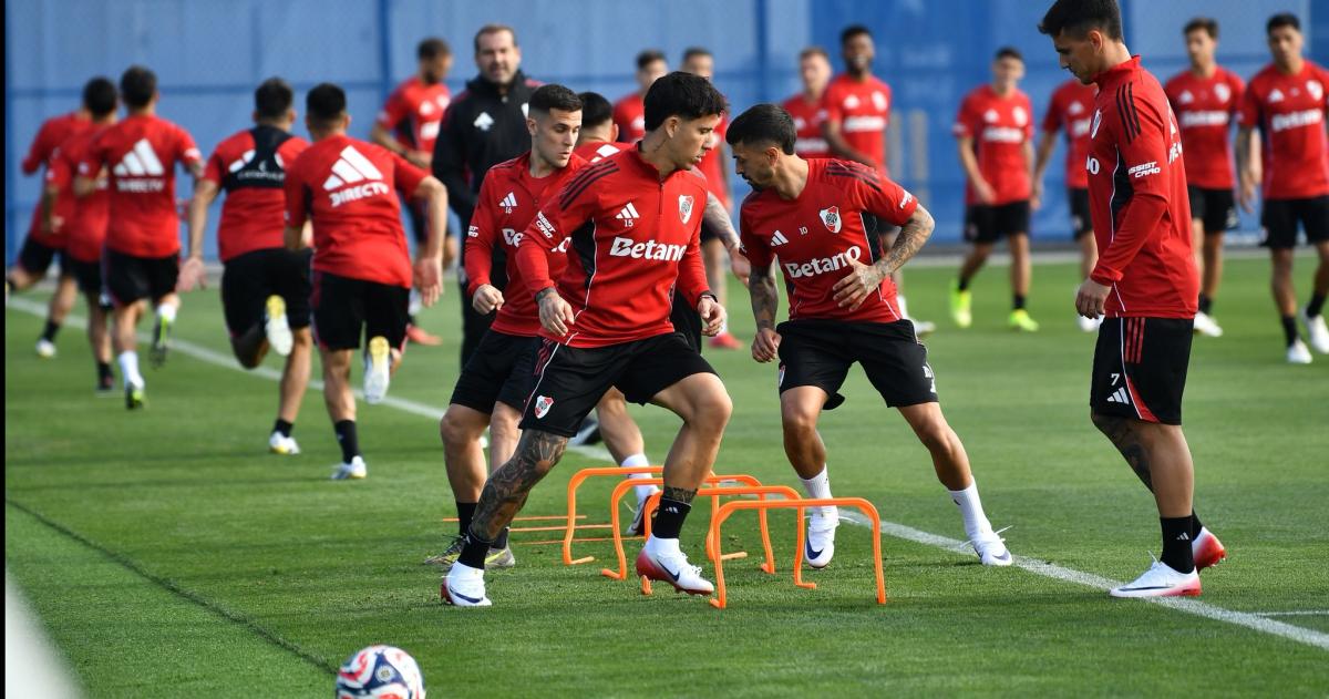  River enfrenta al Urawa Red Diamonds