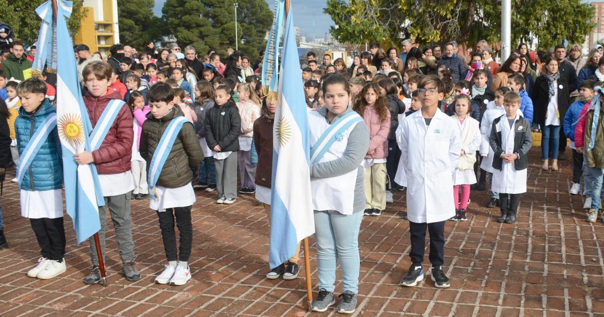 El acto por el Diacutea de la Bandera seraacute en Santa Rosa