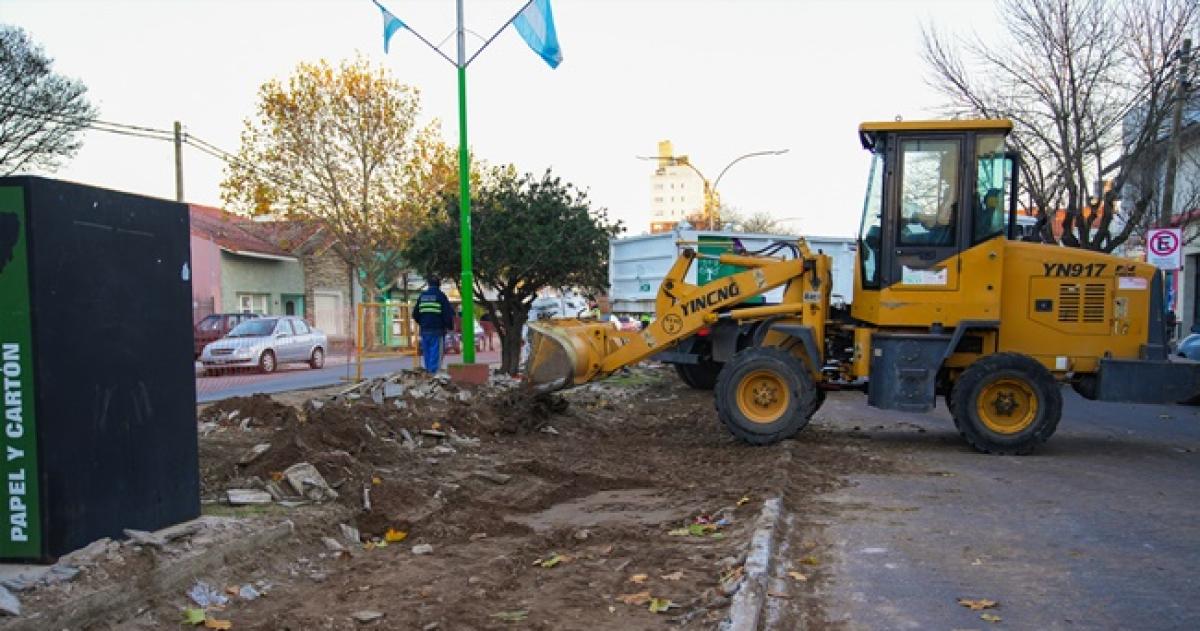 La Municipalidad de Pico comenzoacute a remodelar el boulevard de la Avenida