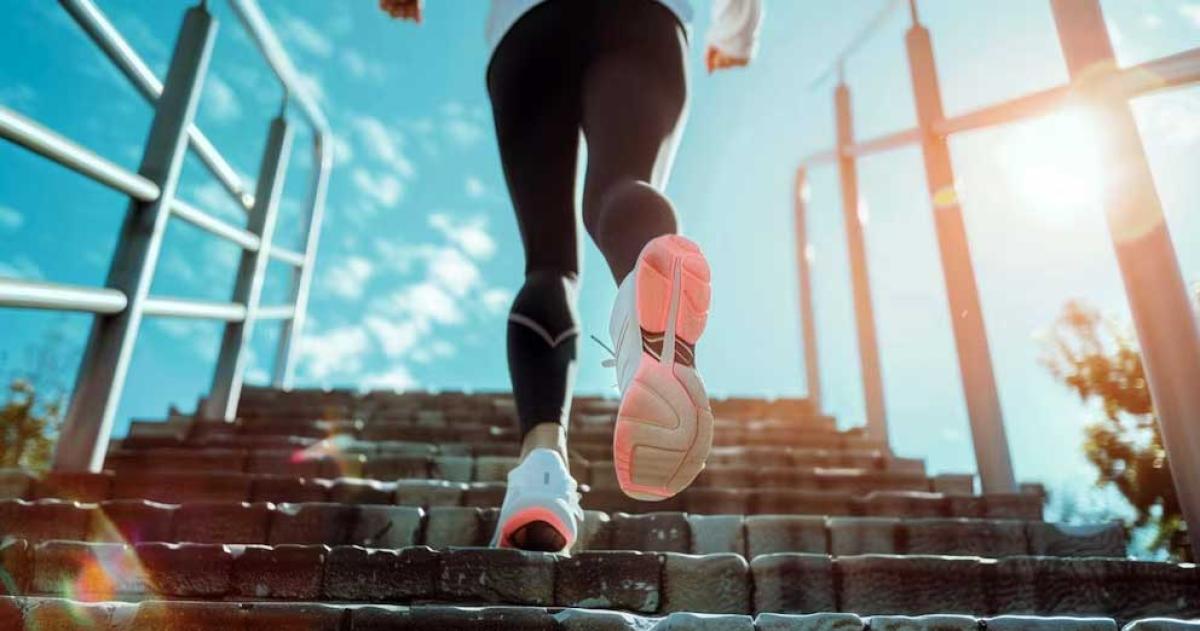 Subir escaleras reduce el riesgo cardiovascular y mejora la salud integral