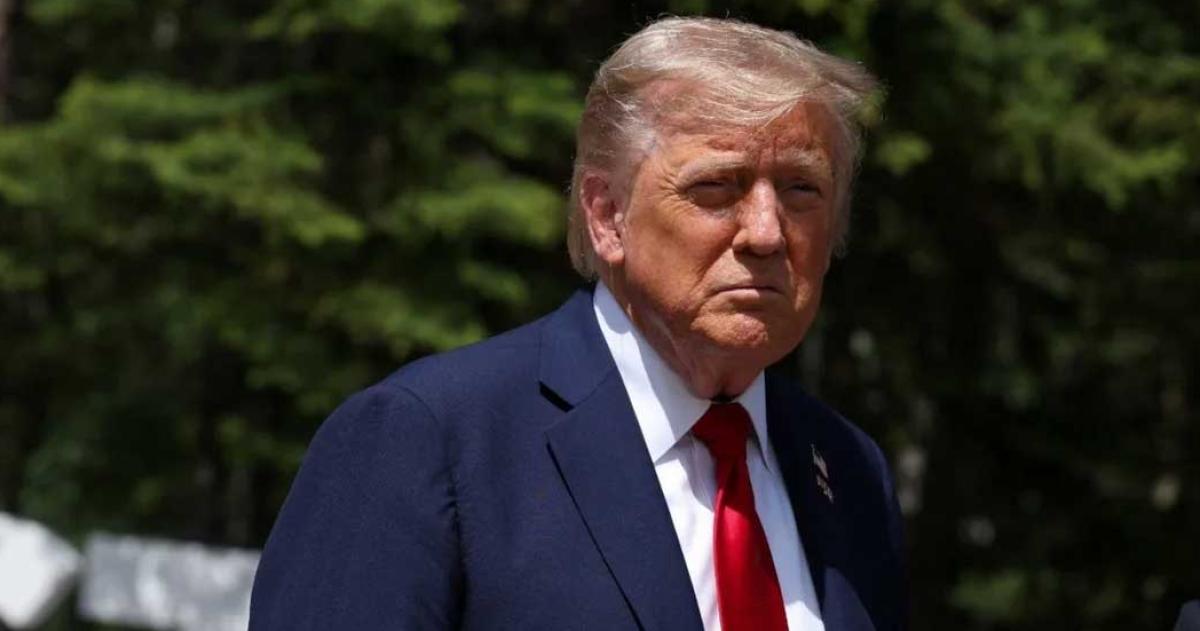 Trump exige la rendicioacuten de Iraacuten y advierte que sabe doacutende se esconde su liacuteder supremo