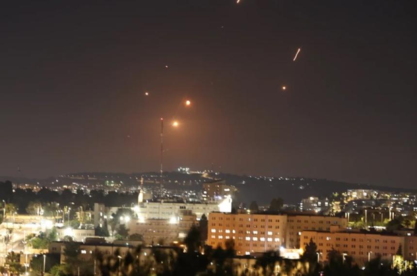 Israel intercepta un nuevo ataque iraniacute con misiles contra el sur del paiacutes