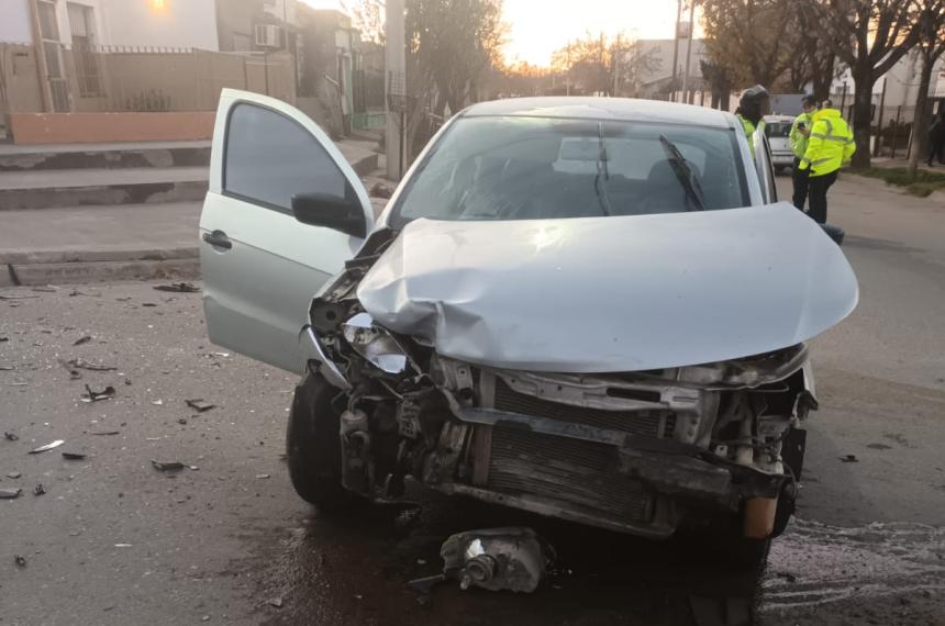 Fuerte siniestro vial en Santa Rosa- un hombre hospitalizado