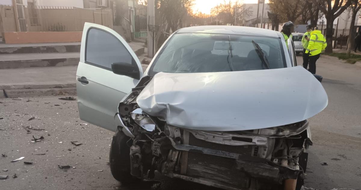 Fuerte siniestro vial en Santa Rosa- un hombre hospitalizado