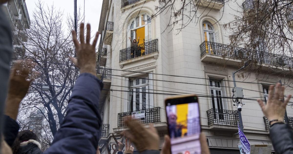 iquestPuedo salir o no al balcoacuten de mi casa