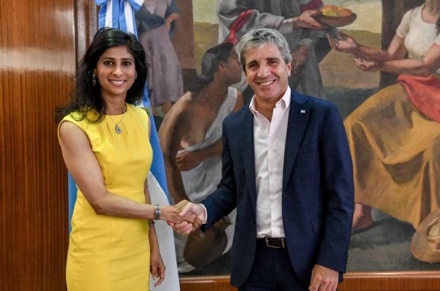 Llega el FMI- viene una misioacuten que evaluaraacute las metas de reservas y el superaacutevit fiscal