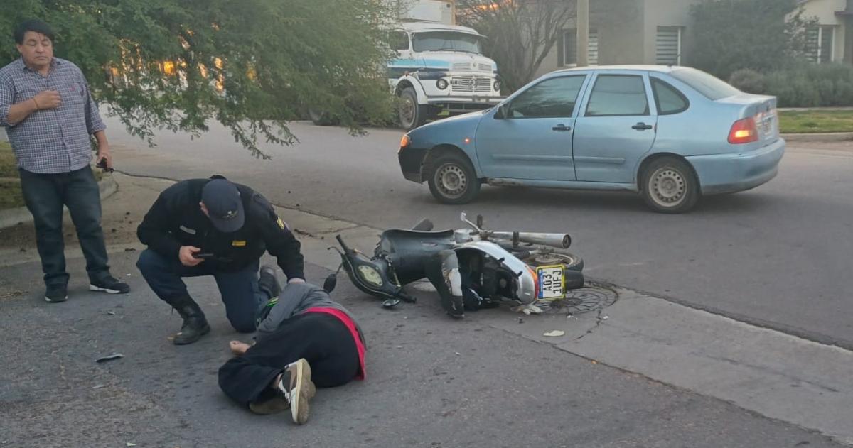 Un motociclista herido tras un choque con un automoacutevil  