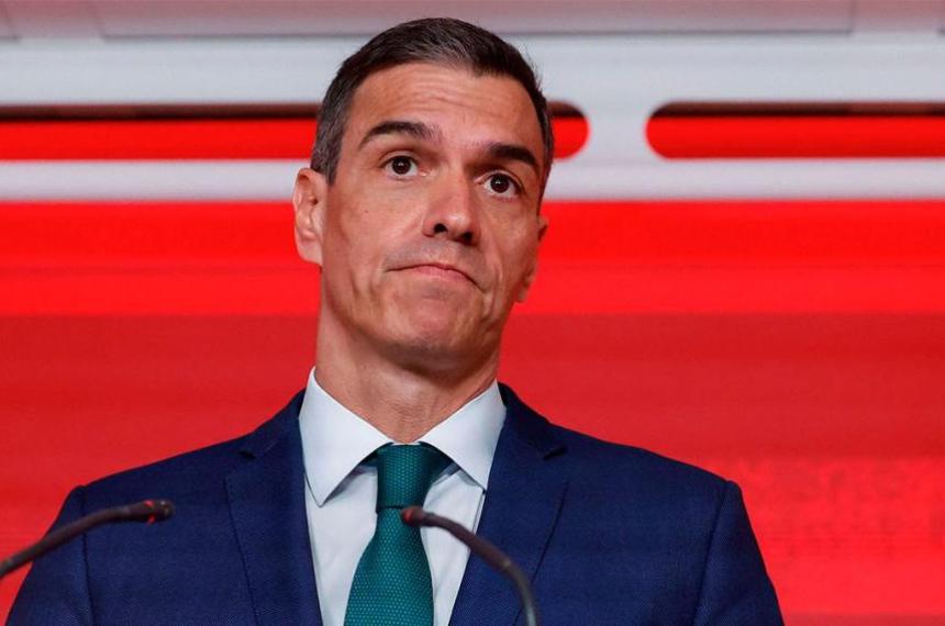 Prostitucioacuten fiestas y mamadas- los chats del escaacutendalo que sacuden al gobierno de Espantildea