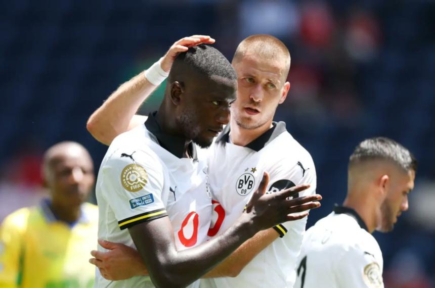 Borussia Dortmund sufrioacute para superar a Mamelodi Sundowns